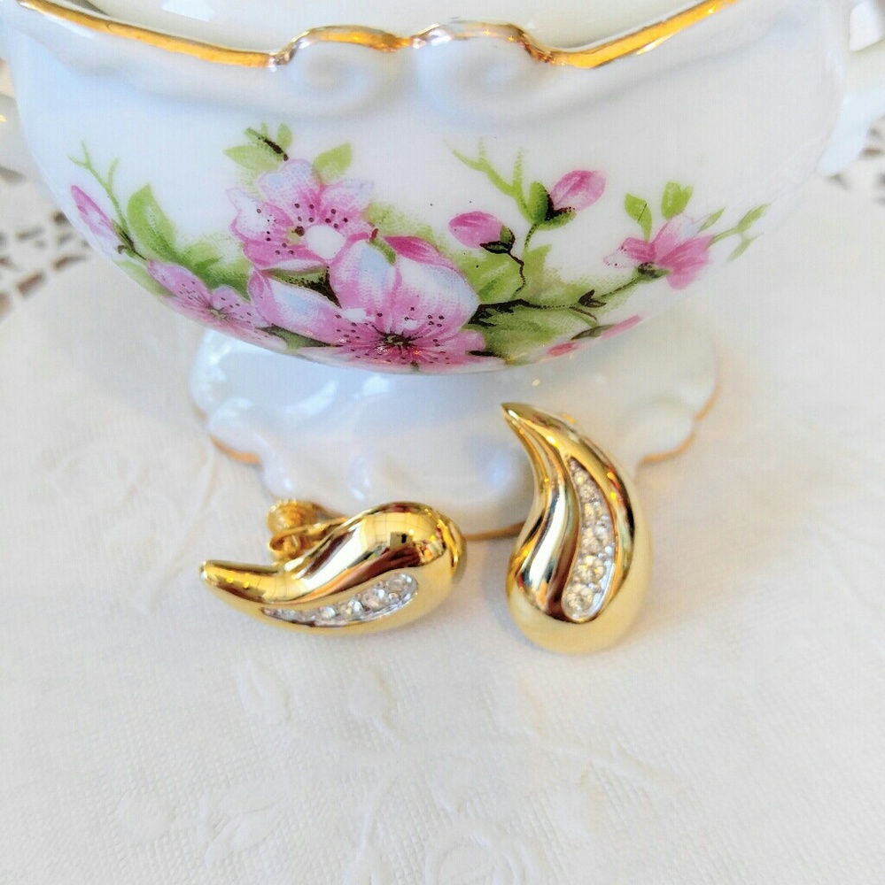 SPARKLY Tear Drop Vintage Screw Back Earrings-Gold